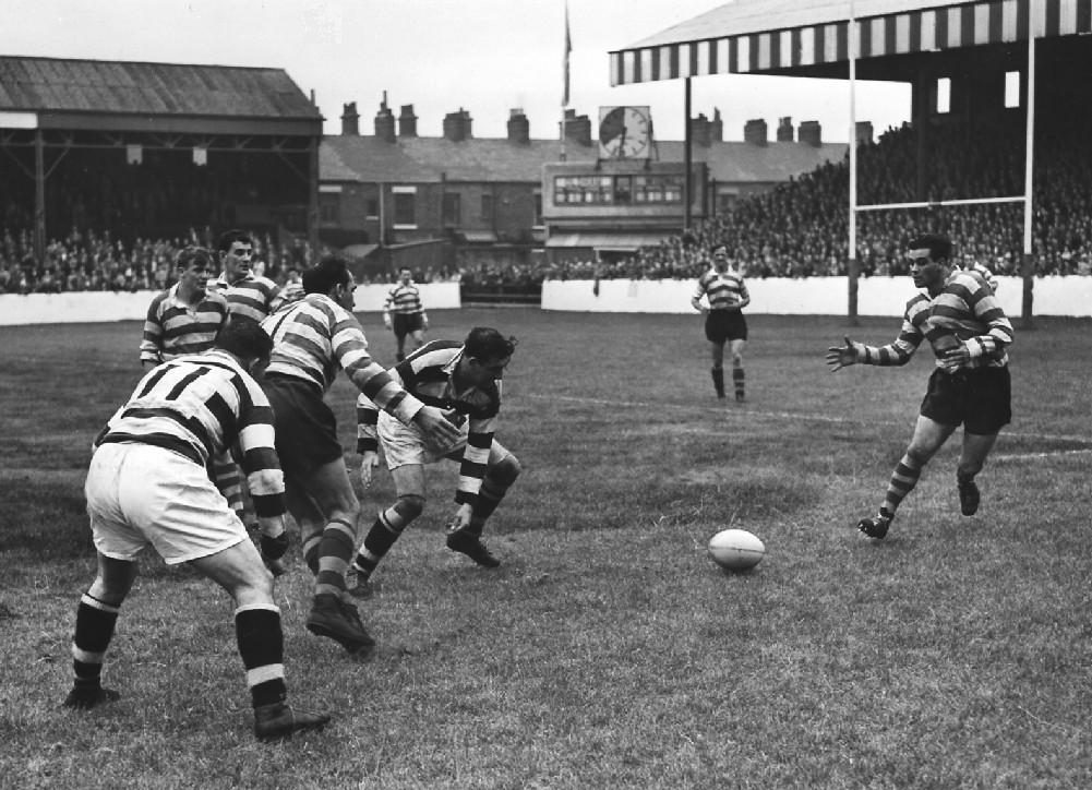 Alan Davies and Charlie Winslade contest a loose ball with the Widnes defence - Sep 19th 1959.
