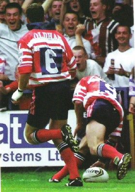 Keith Brennan scores v Widnes in the play-off final - July 28th 2001.