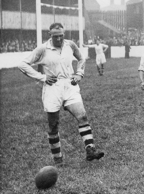 Doug Shaw takes a breather v Wigan - Oct 15th 1946.