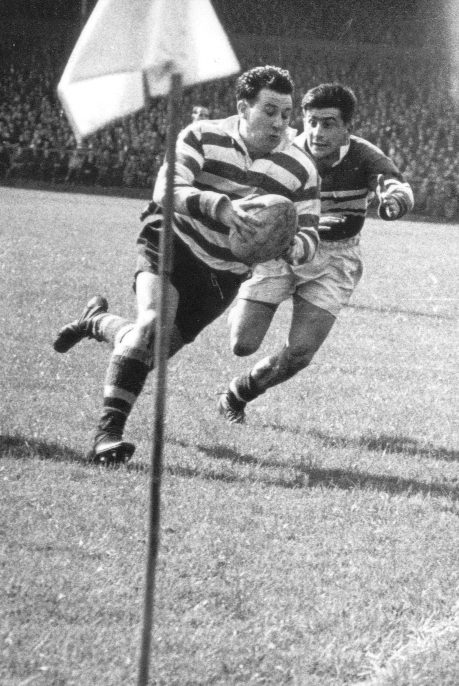 Frank Pitchford evades Dave Bolton to score at Central Park - Sep 1st 1956.