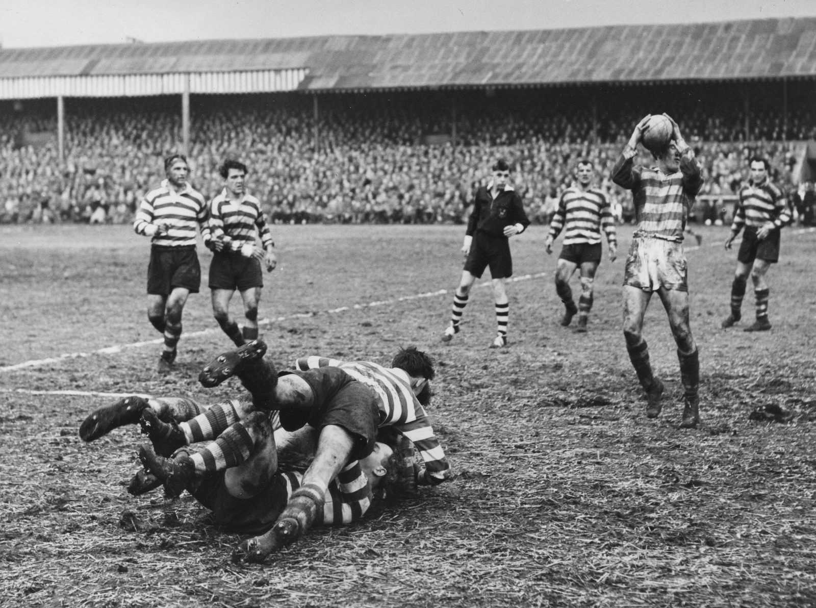 Good defence from Oldham in the cup tie against Wigan - March 8th 1958.