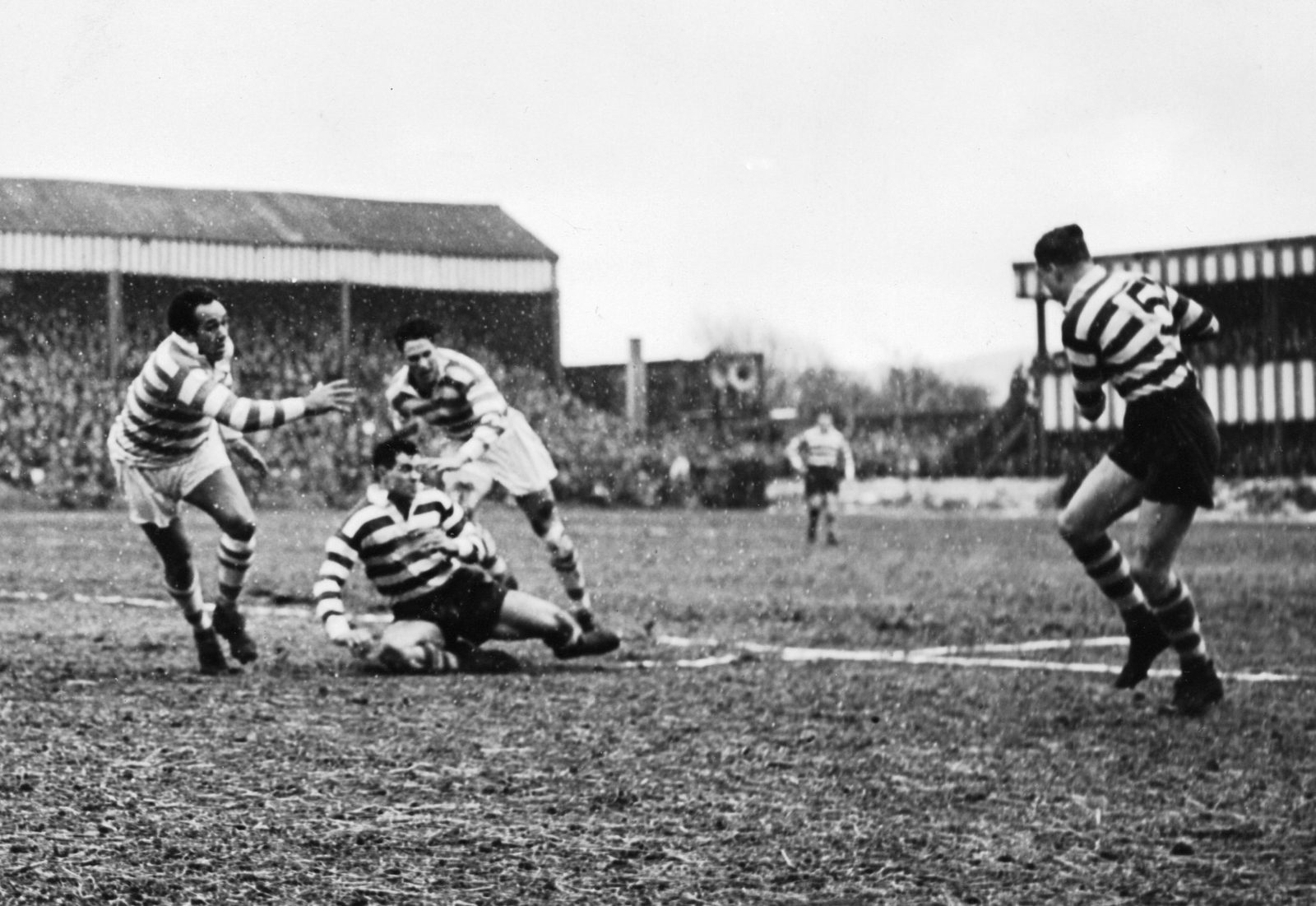 Alan Davies passes to John Etty - March 8th 1958.
