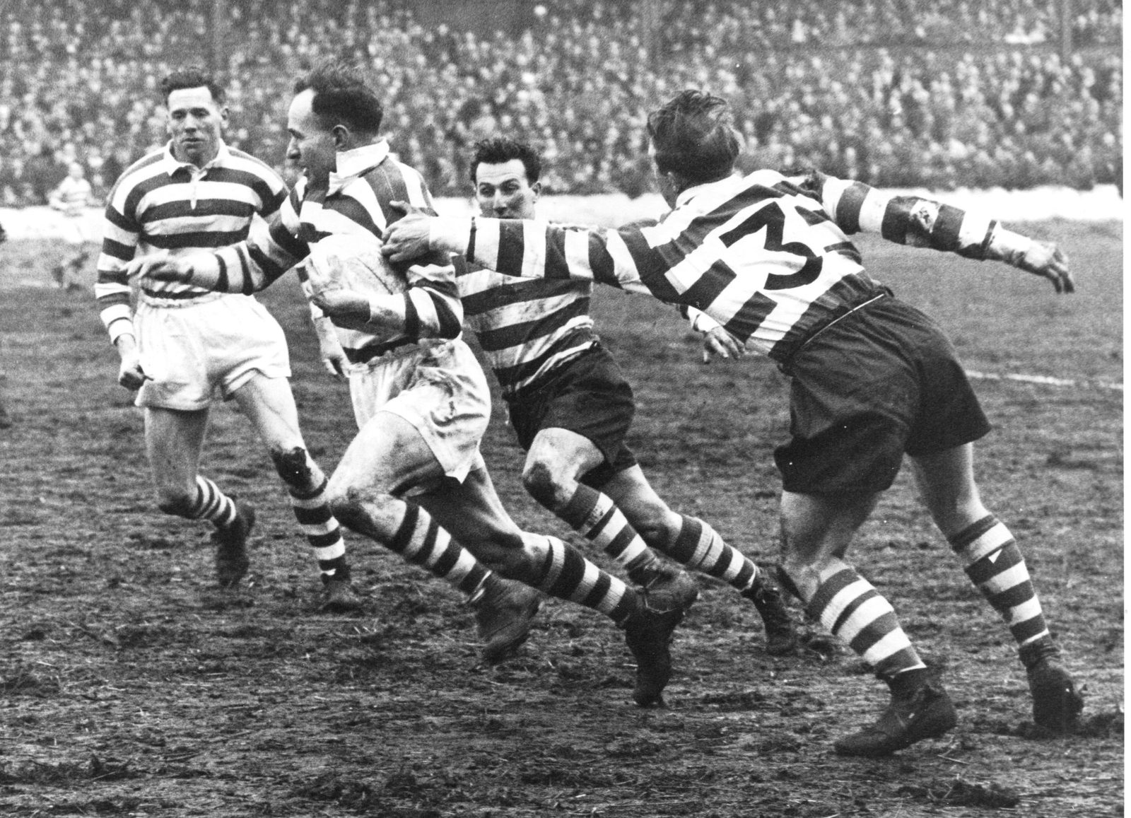 Vince Nestor and Frank Pitchford pursue Jack Cunliffe - April 5th 1958.