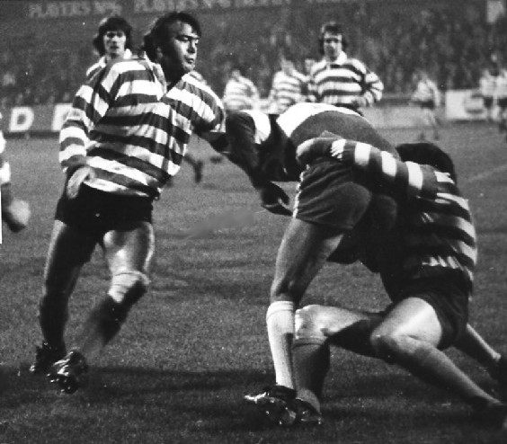 Ken Wilson goes in to help a team-mate complete at tackle v Wigan - Sep 29th 1972.