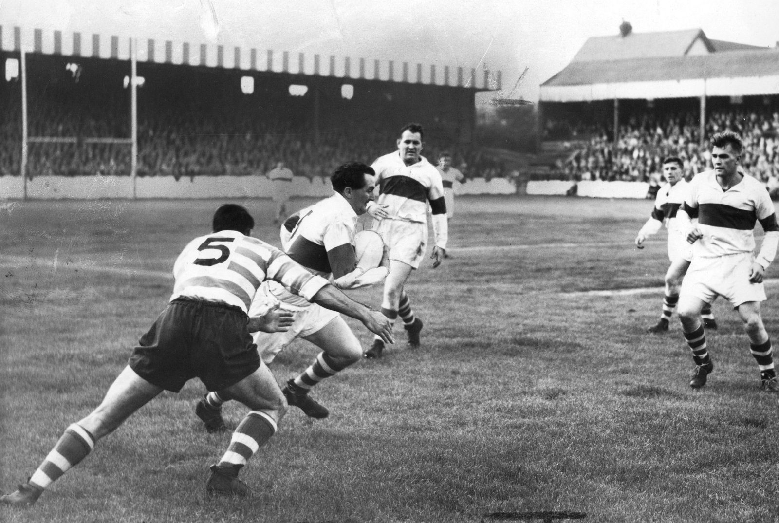 Dick Cracknell goes to tackle Faulder - Sep 2nd 1958.