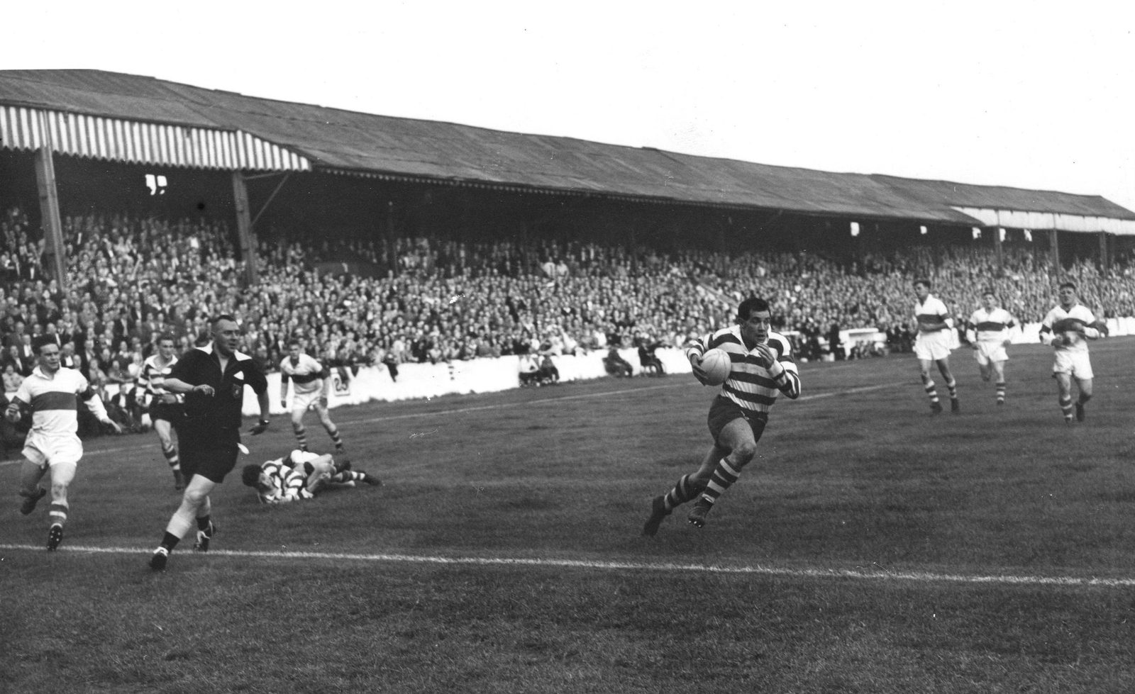 Alan Davies once again leaves a defence in tatters before heading for the posts - Sep 2nd 1958.