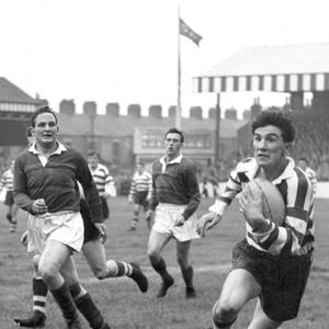Alan Kellett breaks through the Wakefield Trinity defence - Sep 13th 1958.