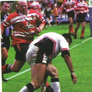 Damian Munro scores for Widnes in the play-off final - July 28th 2001.