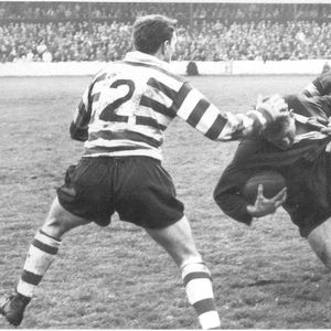 Geoff Sims, Harry Major and Brian Lord bring down Paul Quinn.