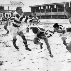 Edgar Brooks and Harry Ogden tackle Powell while Stan McCormick (Belle Vue) waits in the wing - Feb 22nd 1947.