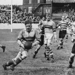 Harry Ogden closes in on Haley the Bradford hooker - Aug 18th 1951.