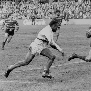 David Lidiard speeds away from Roger Simpson - March 16th 1986.
