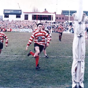Glenn Liddiard on the way to scoring Oldham's try in the semi-final against Castleford - March 22nd 1986.
