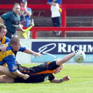 Lee Marsh scores the first of his two tries at Doncaster - April 26th 2004.