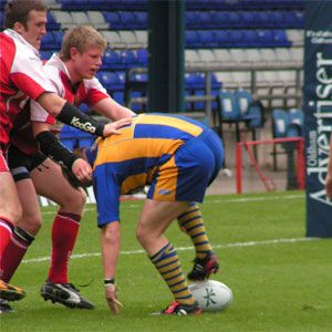 Phil Farrell and Adam Sharples defend the line - Sep 12th 2004.