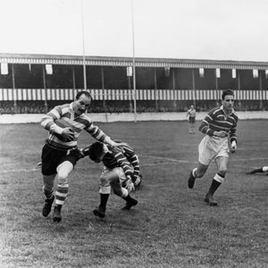 Billy Mitchell breaks away v Featherstone - Aug 23rd 1952.