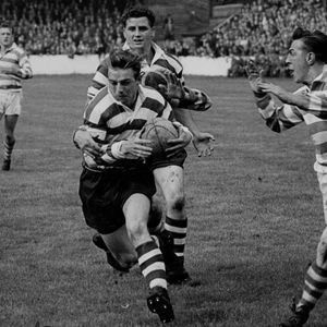 Vine nestor goes for the line - Aug 16th 1958.