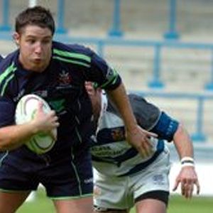 Second-row man Ian Hodson goes past Jamie Bloem - Sep 11th 2005.