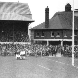 Oldham line up for a team photo at Headingley - April 11th 1964.