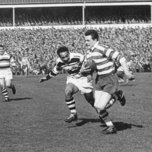 John Noon breaks clear in the semi-final v Hull - April 9th 1960.