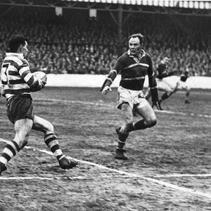 Alan Davies takes on Graham Shaw. Oldham v Hunslet - April 14th 1959.