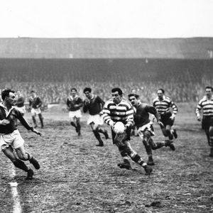 Alan Davies attempts to outwit Hemmingway of Leeds with a dummy to Terry O'Grady - Jan 4th 1958.