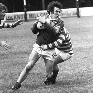 Terry Ramshaw moves in to complete the tackle v Leeds - Sep 12th 1976.