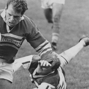 Mick Burke makes a tackle v Leeds - Sep 4th 1988.