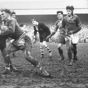 Stan Owen takes on Ken Jackson with Harry Ogden and Mick Martyn nearby - March 5th 1955..