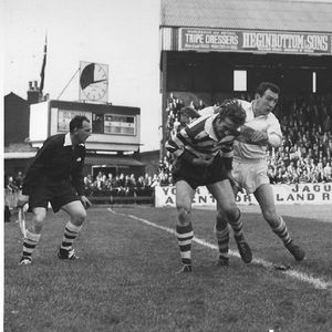 Joe Collins passes inside to Geoff Sims v Liverpool - Sep 12th 1964.