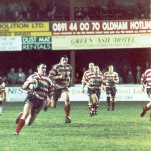 Howard Hill breaks clear of the London defence - Sep 20th 1995.