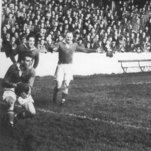 Billy Mitchell arrives too late to stop a Salford try from Bryn Hartley - Oct 7th 1950.