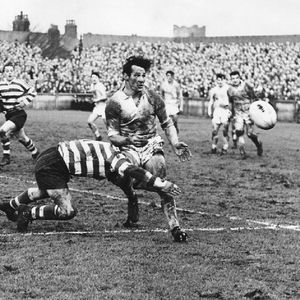 It’s Karalius again this time releasing a pass in the tackle - Dec 27th 1958.