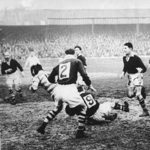Albert Fearnley is brought down by the Swinton hooker, Frank Osmond, with Harry Ogden up in support - Jan 14th 1950.