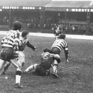 Bob Irving releases a pass to Kevin Taylor. Oldham v Swinton - Jan 8th 1972.