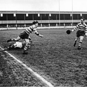 Lionel Emmitt narrowly avoids the touchline before passing inside to Billy Mitchell - Oct 25th 1952.