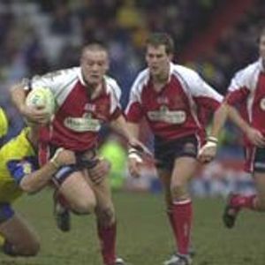 Gavin Dodd breaks clear for Oldham v Warrington - March 15th 2004.