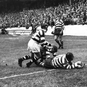 Charlie Winslade scores in spite of the attention of two Widnes defenders - Sep 19th 1959.