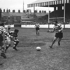 Alan Davies and Charlie Winslade contest a loose ball with the Widnes defence - Sep 19th 1959.