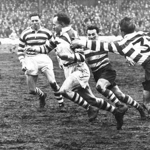 Vince Nestor and Frank Pitchford pursue Jack Cunliffe - April 5th 1958.