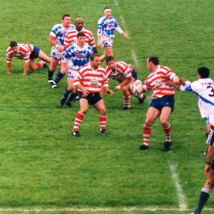 Richard Darkes makes to pass to Neil Flanagan - June 8th 1998.