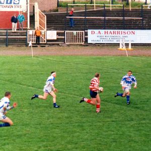 Graeme Shaw heads for the Workington line - June 8th 1998.